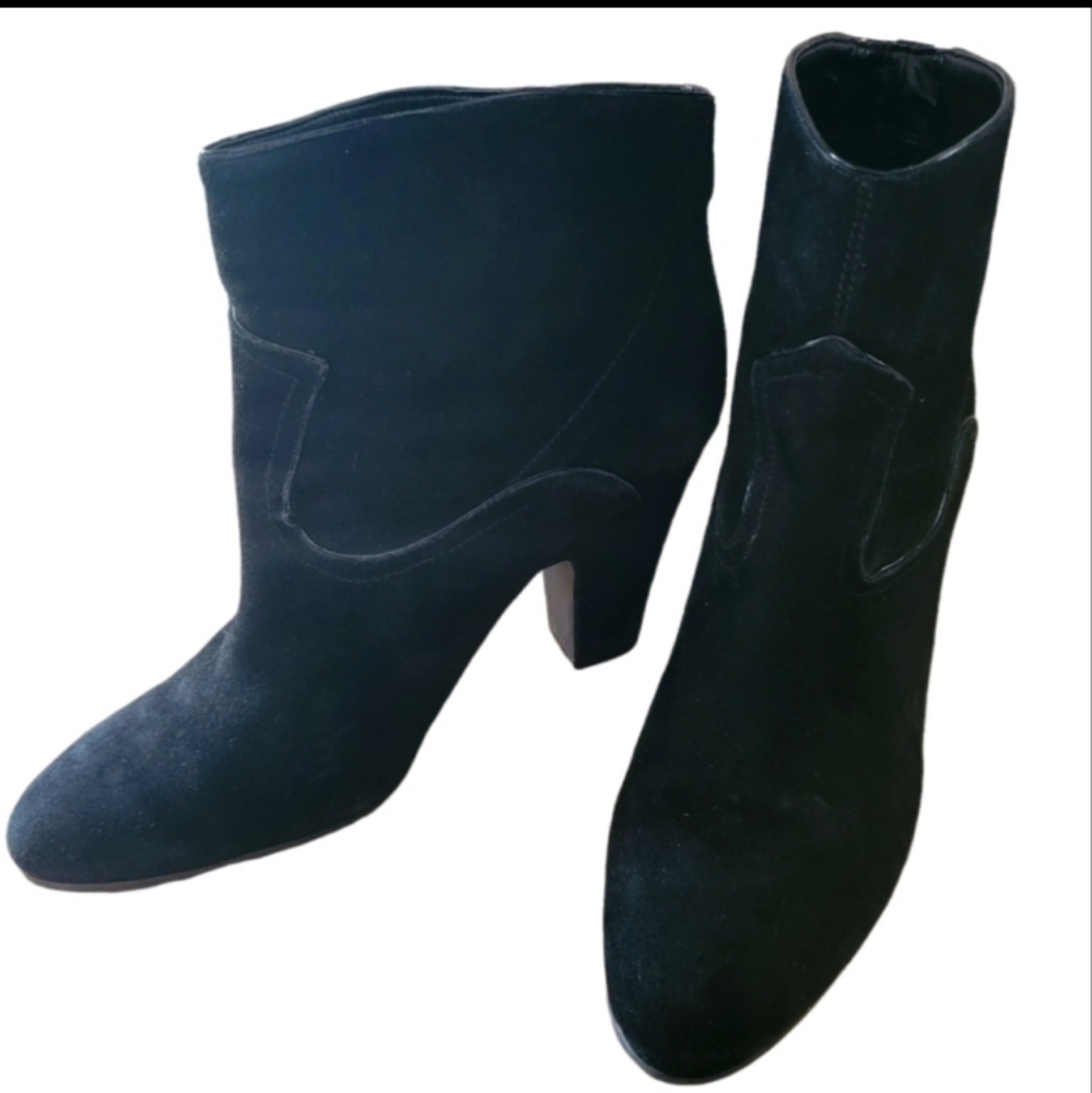 Nine West Black Suede Heeled Booties 10.5